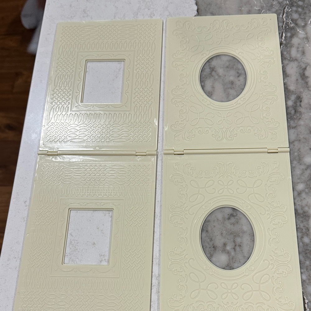 Anna Griffin Cuttlebug Die Set - Cream and Green - Picture 2 of 4